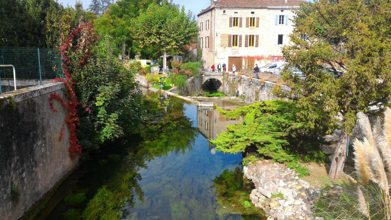 Saint-Vincent-Rive-dʼOlt Maison Sur Le Lot Bed & Breakfast エクステリア 写真