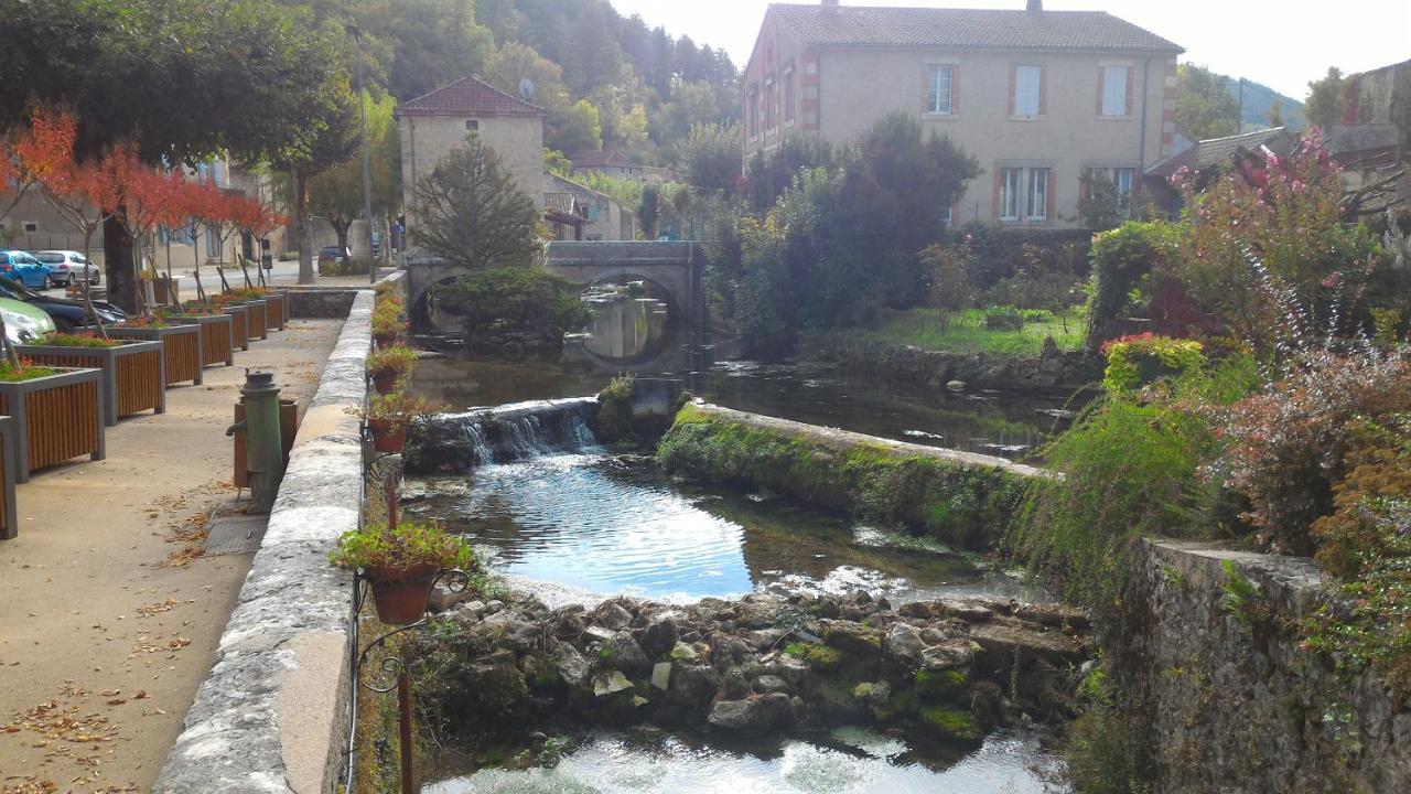 Saint-Vincent-Rive-dʼOlt Maison Sur Le Lot Bed & Breakfast エクステリア 写真